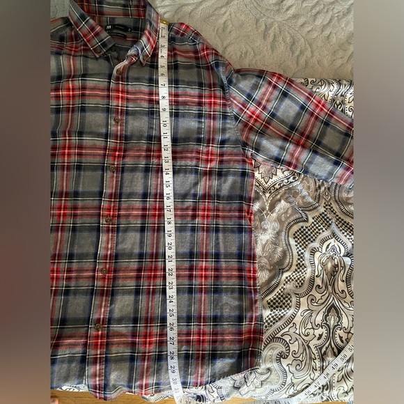 Never worn XL shirt from Simons - Picture 4 of 5